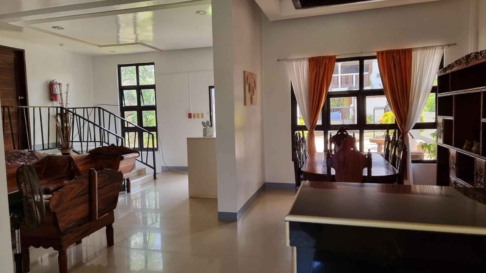 קורון Ricardo Valley Inn מראה חיצוני תמונה