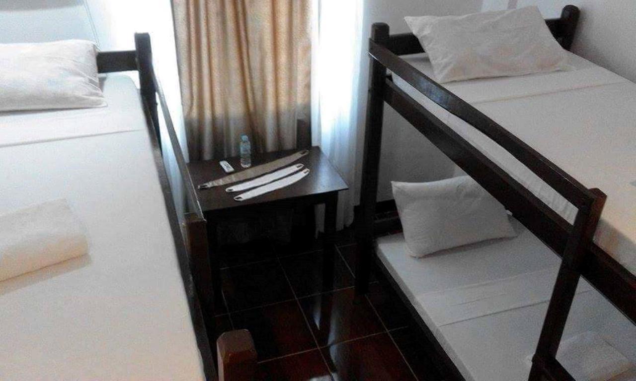 קורון Ricardo Valley Inn מראה חיצוני תמונה