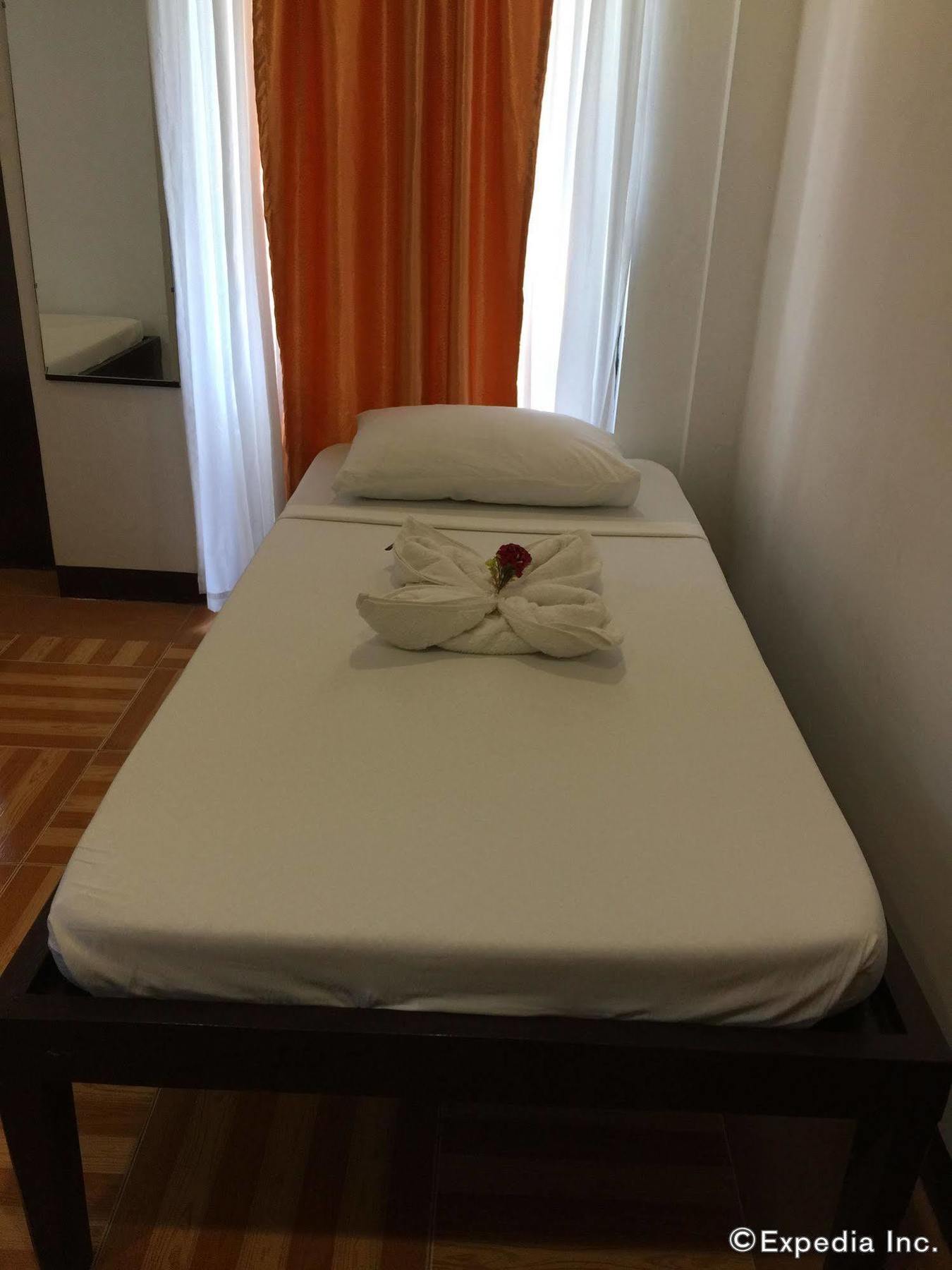 קורון Ricardo Valley Inn מראה חיצוני תמונה