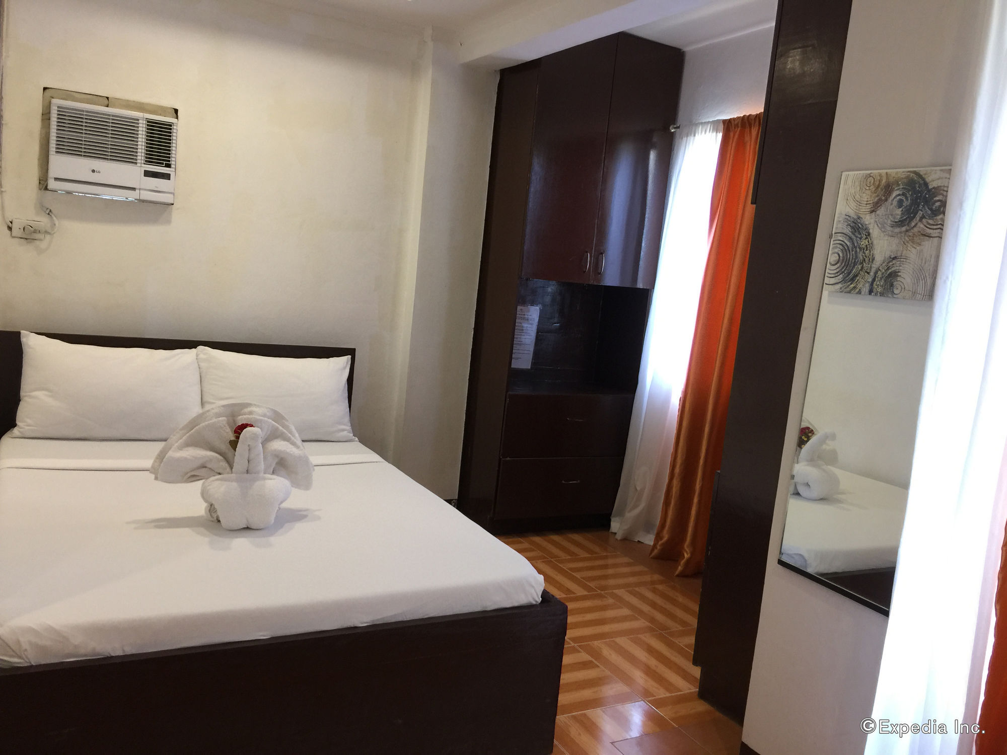 קורון Ricardo Valley Inn מראה חיצוני תמונה