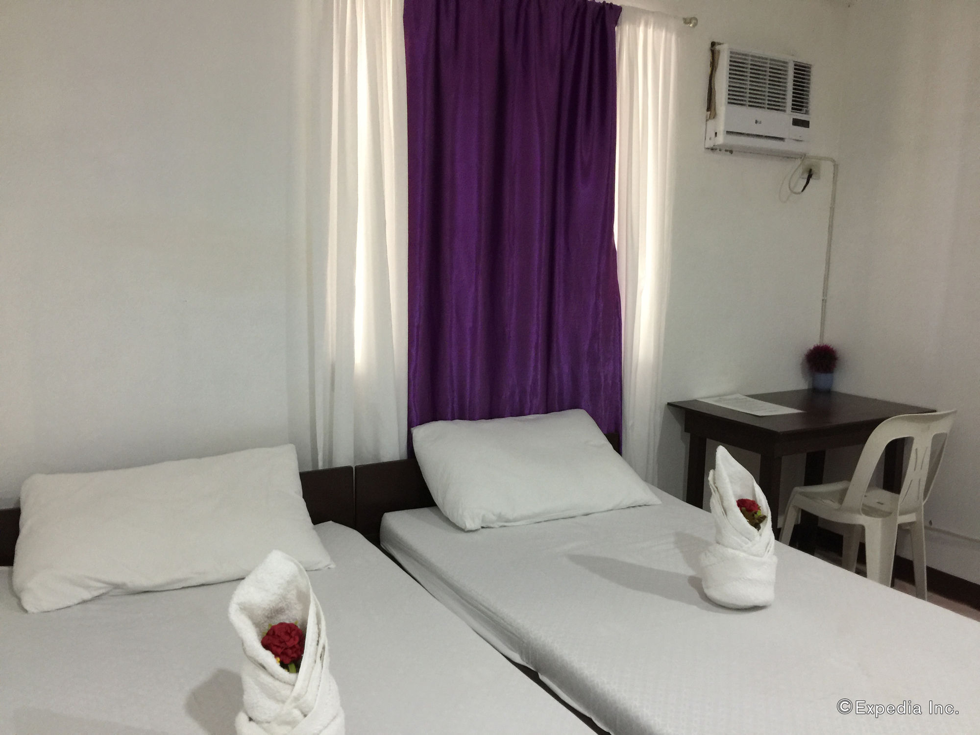 קורון Ricardo Valley Inn מראה חיצוני תמונה