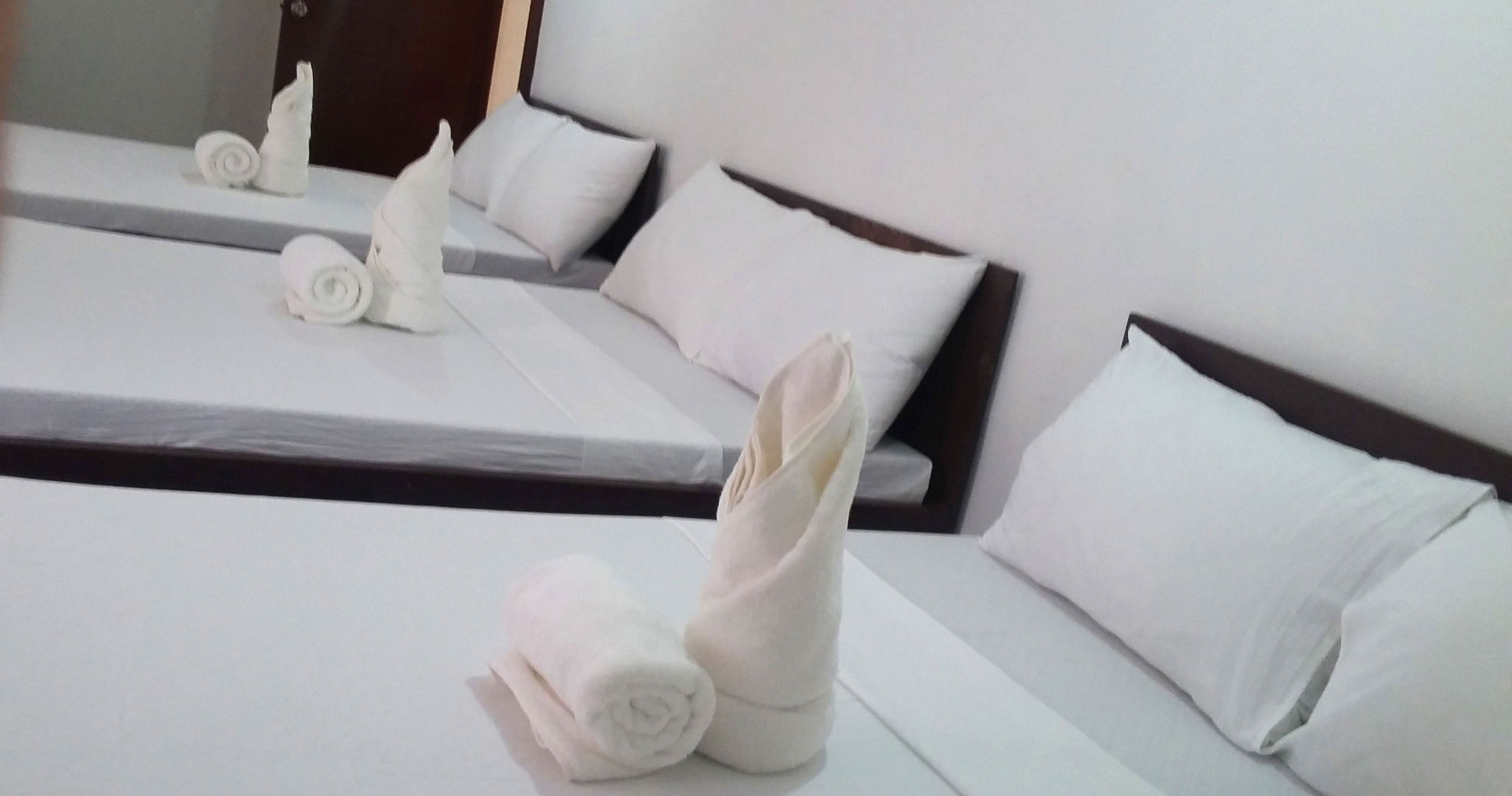 קורון Ricardo Valley Inn מראה חיצוני תמונה