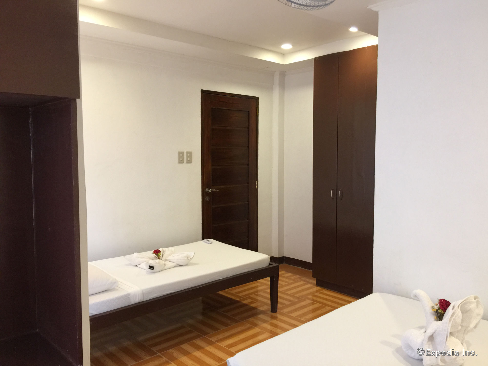 קורון Ricardo Valley Inn מראה חיצוני תמונה